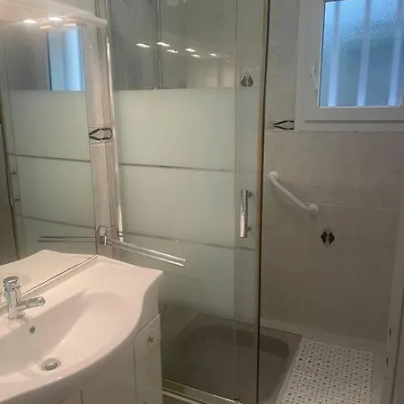 Villa Maison Spacieuse Avec Piscine *