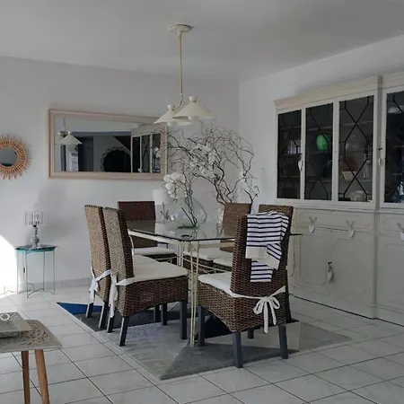 Maison Spacieuse Avec Piscine *